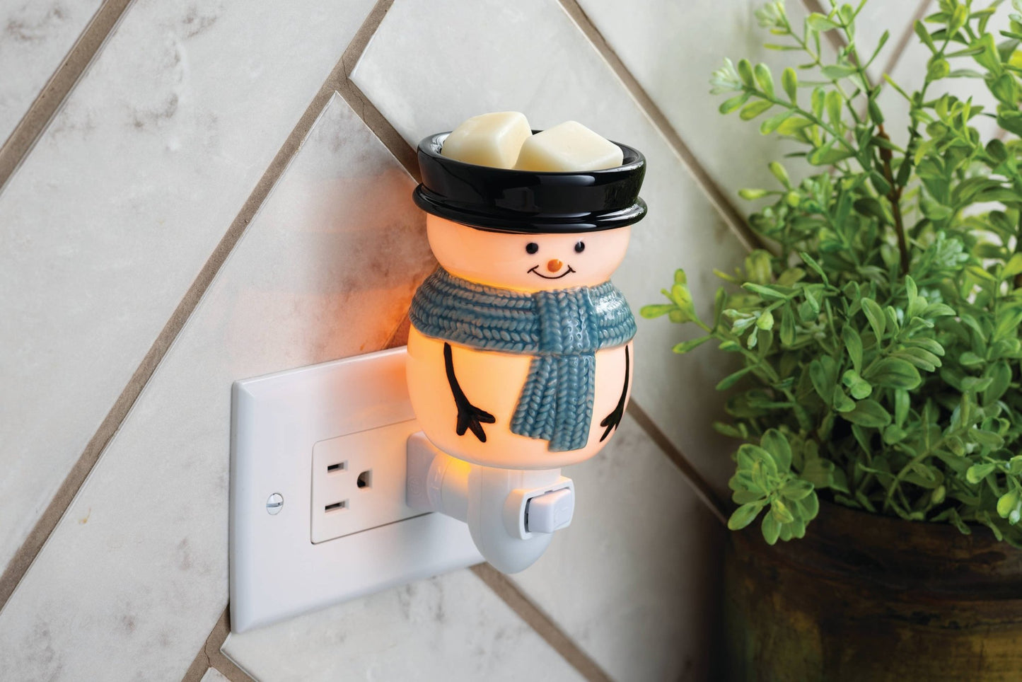 Snowy Pluggable Fragrance Warmer - Fresh Start Candles